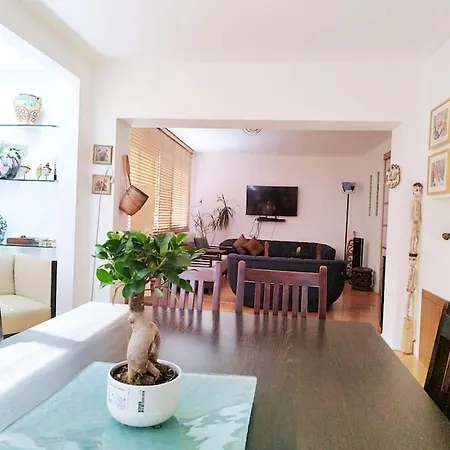 Апартаменты Bright&artful Loft Typical Parisian Lifestyle Area Париж