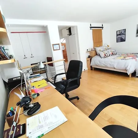 Апартаменты Bright&artful Loft Typical Parisian Lifestyle Area